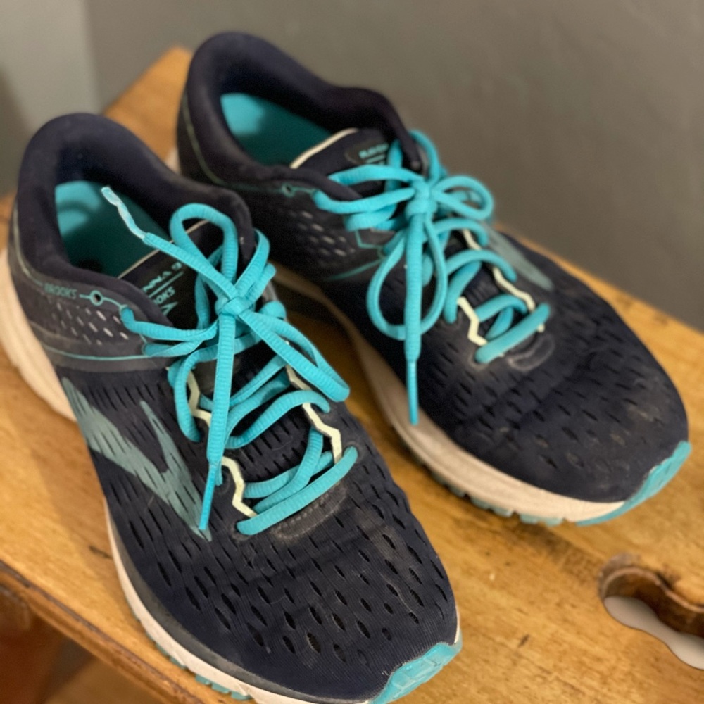 Brooks Running Shoes Women’s Size 9